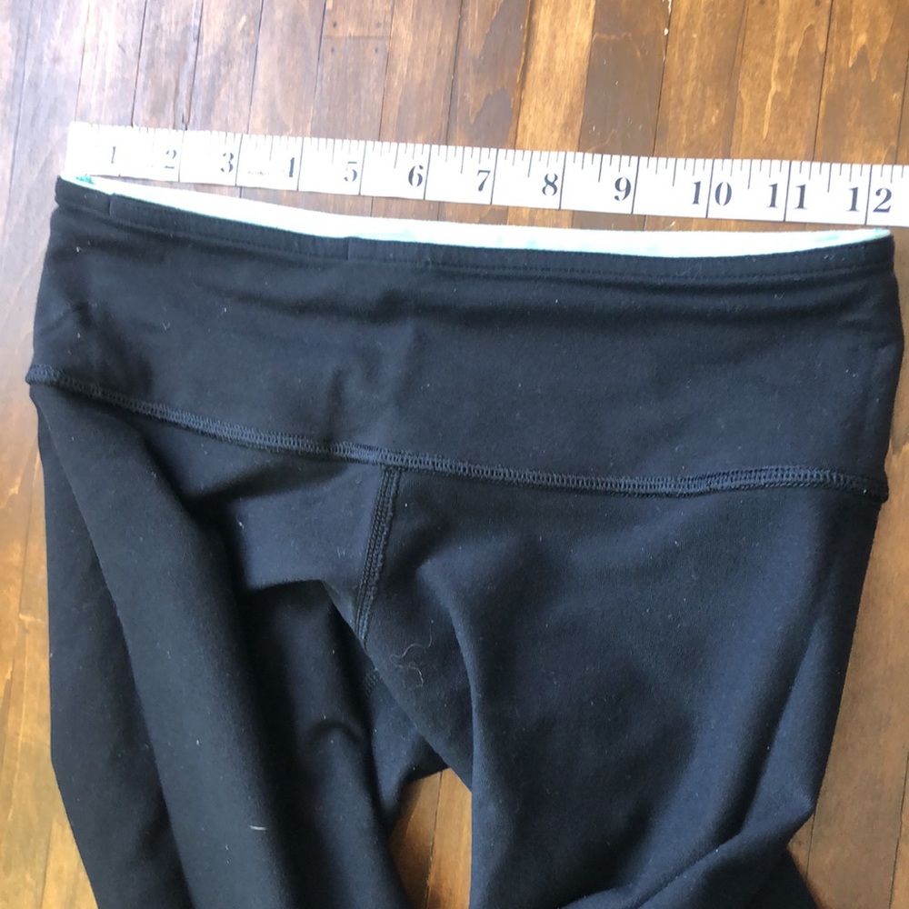 Lululemon Crop Running Leggings 4 reversible - Picture 7 of 9